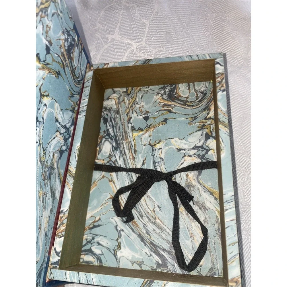VTG Blue&Gold Fake Book Box Hidden Jewelry Secret Storage  Magnetic Classic‎